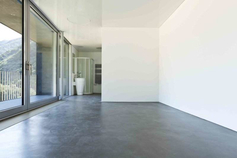 Poured floor in the apartment: pros and cons