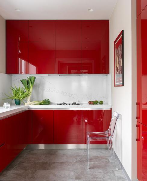 Design of a bright red kitchen