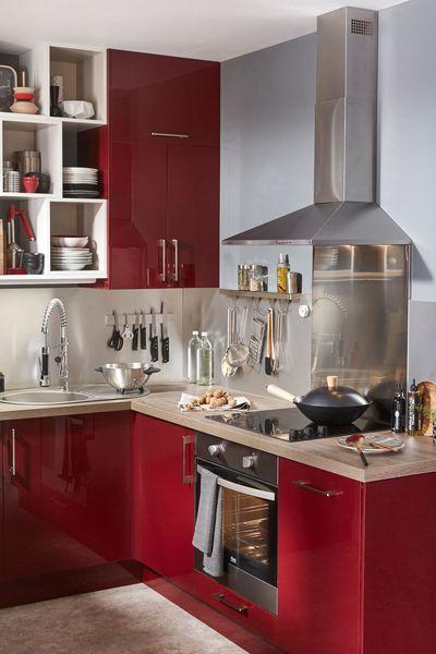 the right shade of red for kitchen decoration