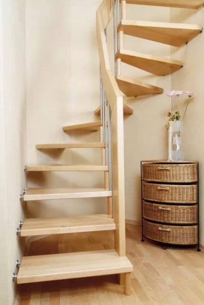 Stairs to the attic in a small house ec1515ddf3cfb30928b70f3dd56dd2bb