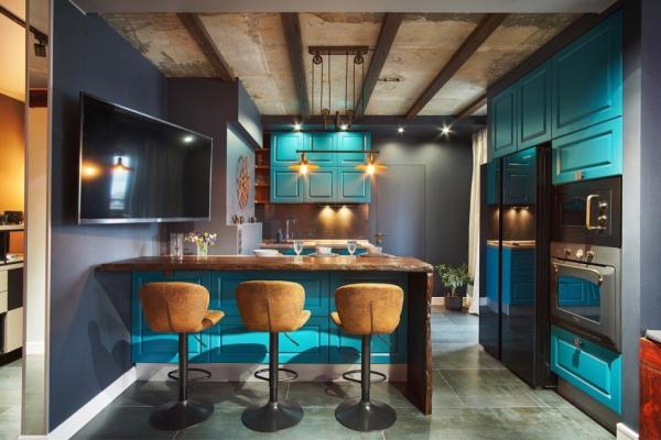 Turquoise in the Provence-style kitchen