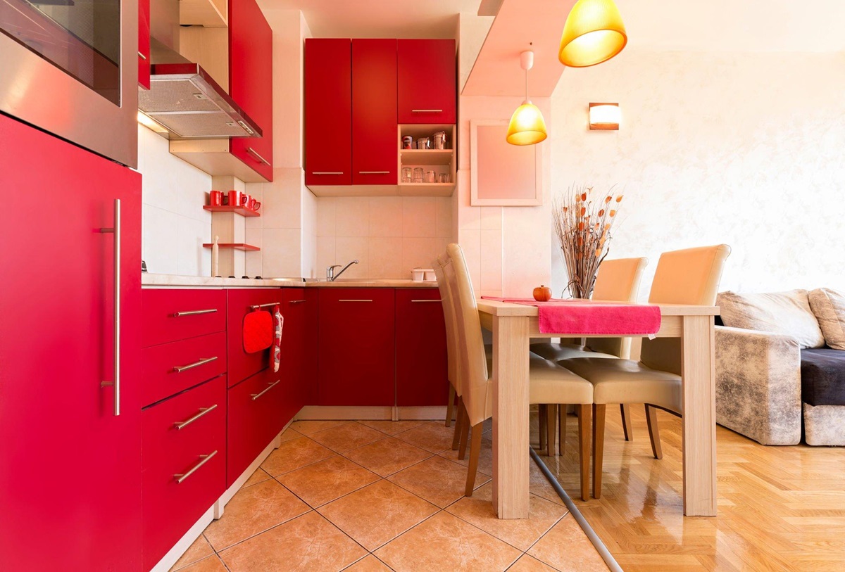 Design of a bright red kitchen in a modern interior
